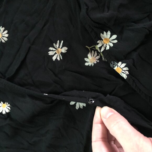 Madewell Short Sleeve Floral Cropped Wrap Blouse - Black w/ Daisies, Sz L - Picture 6 of 13